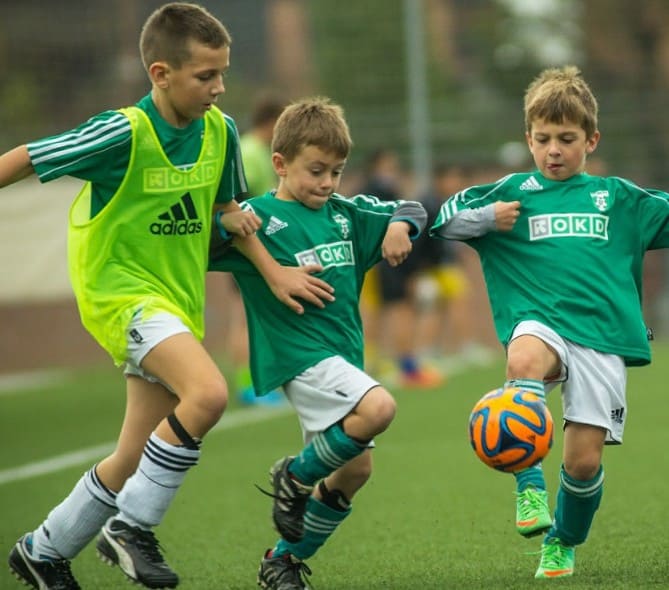 Partidos de fútbol en campos reducidos, muy importantes para el desarrollo  de los niños - Curso de Entrenador de Fútbol