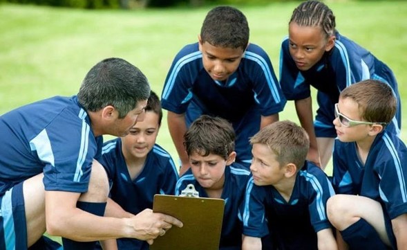 Entrenador de fútbol base