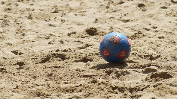 Sirve el entrenamiento de fútbol en la playa